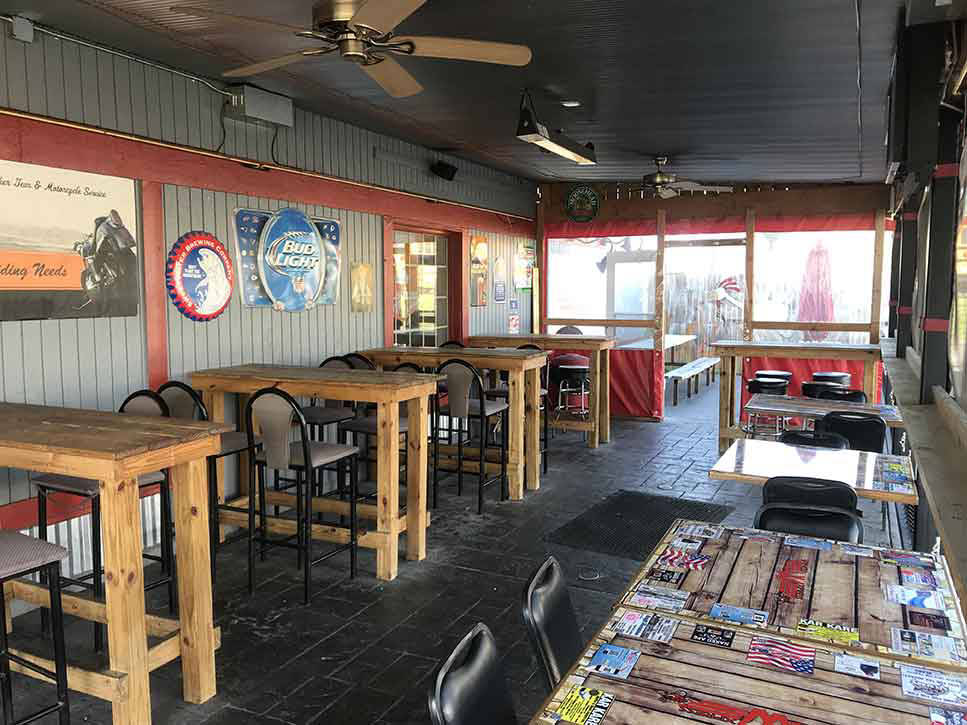 Wings Xpress | Outdoor Seating Patio | Knoxville